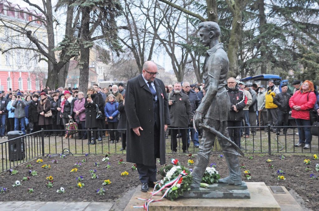 Az fog élni, aki küzd! – Március 15-i megemlékezés Ungváron