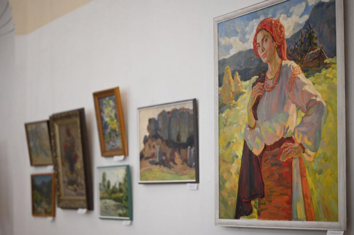 В Ужгороді стартувала виставка-продаж картин «Мистецтво перемоги»